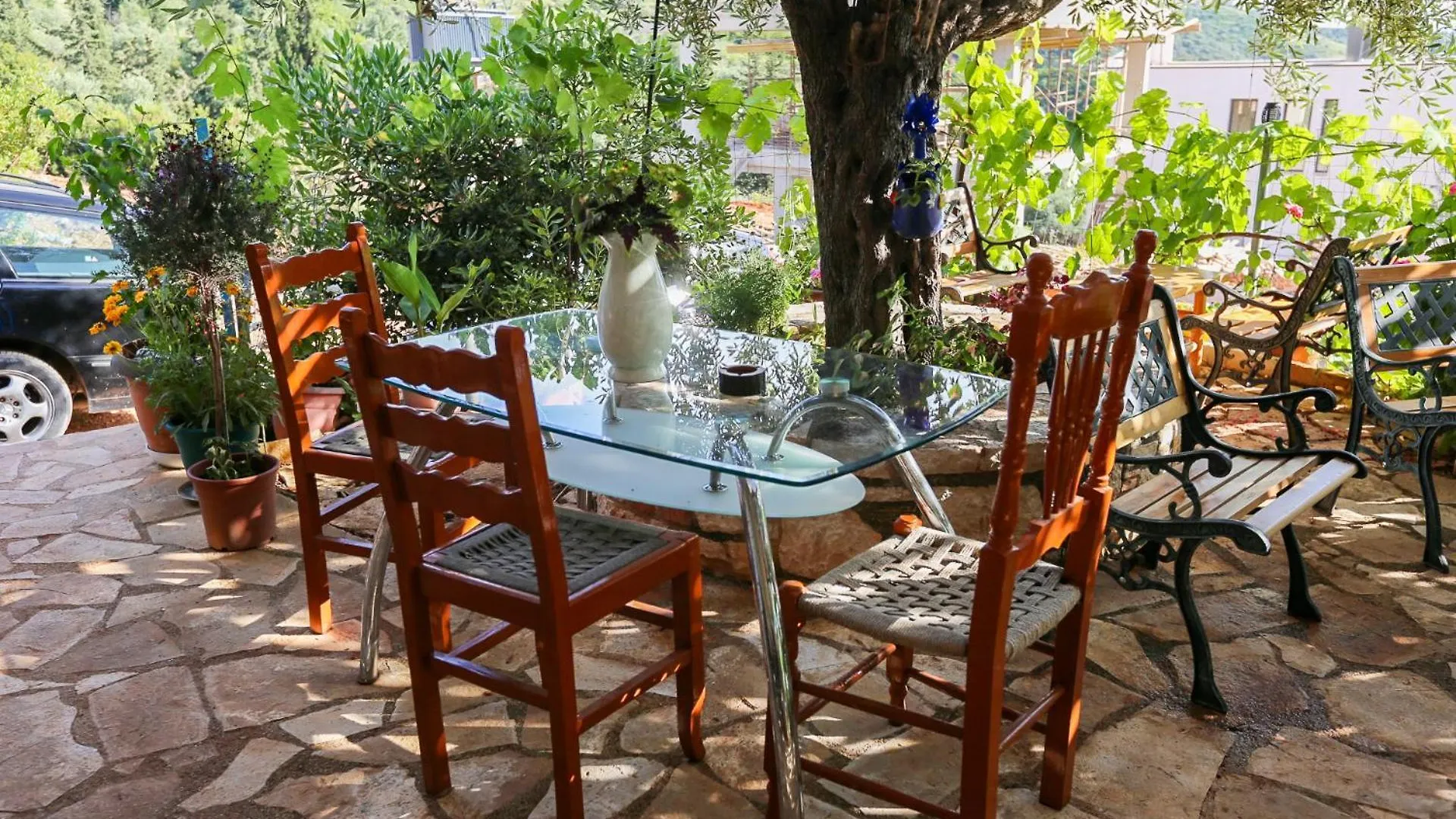 Holiwood Motel Himare Albania
