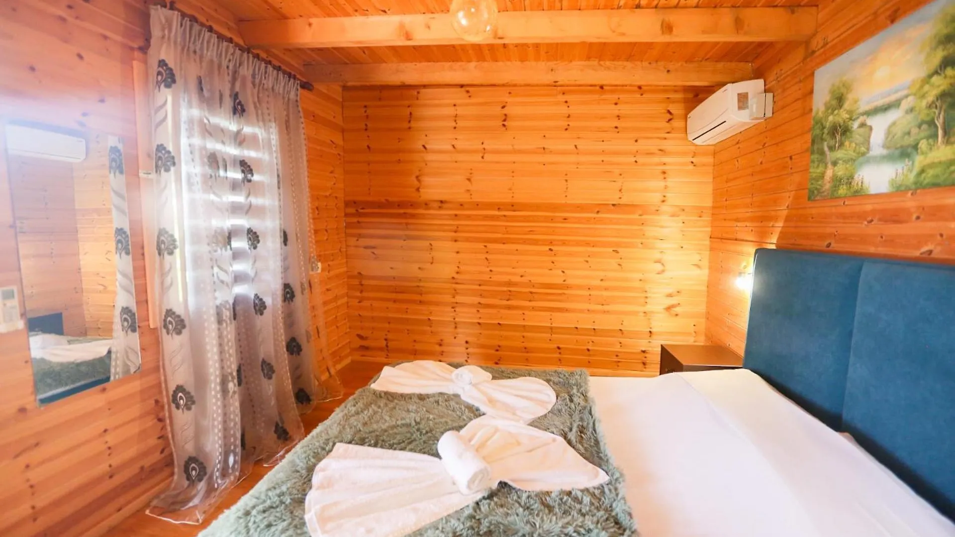 Holiwood Motel Himare