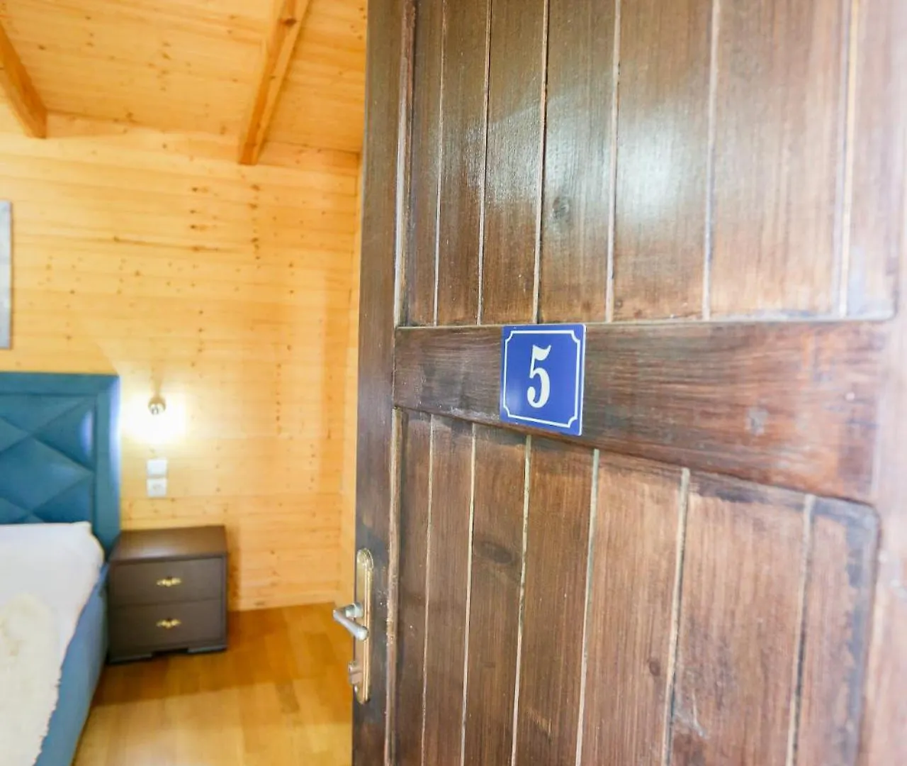 Holiwood Motel Himare