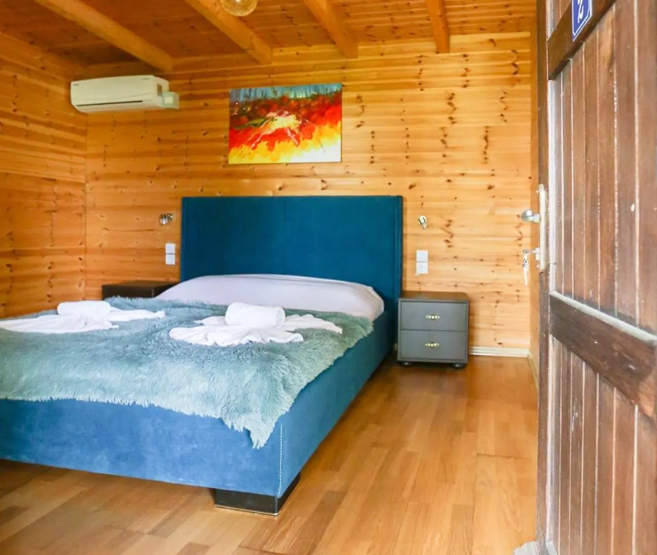 Holiwood Motel Himare
