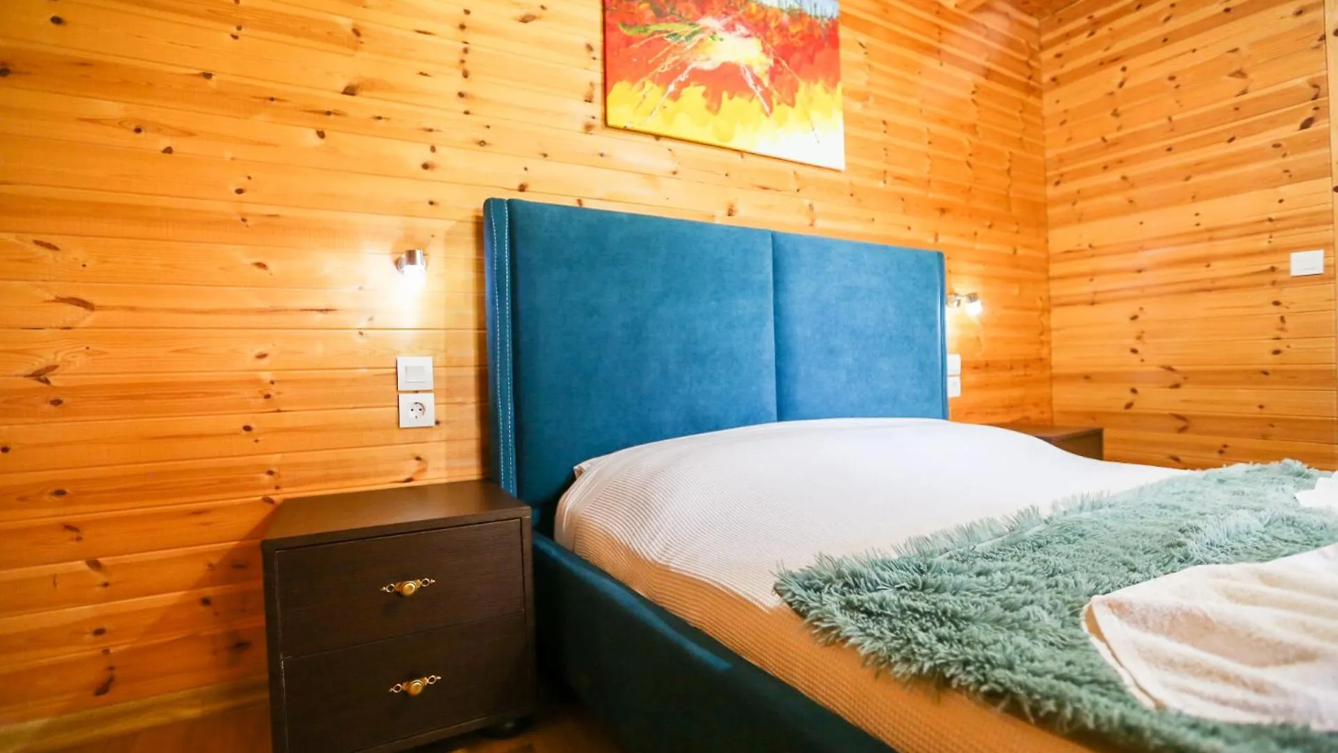 Holiwood Motel Himare 0*,  Albania