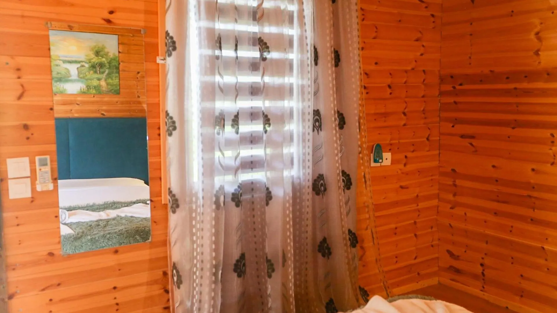 Holiwood Motel Himare Albania
