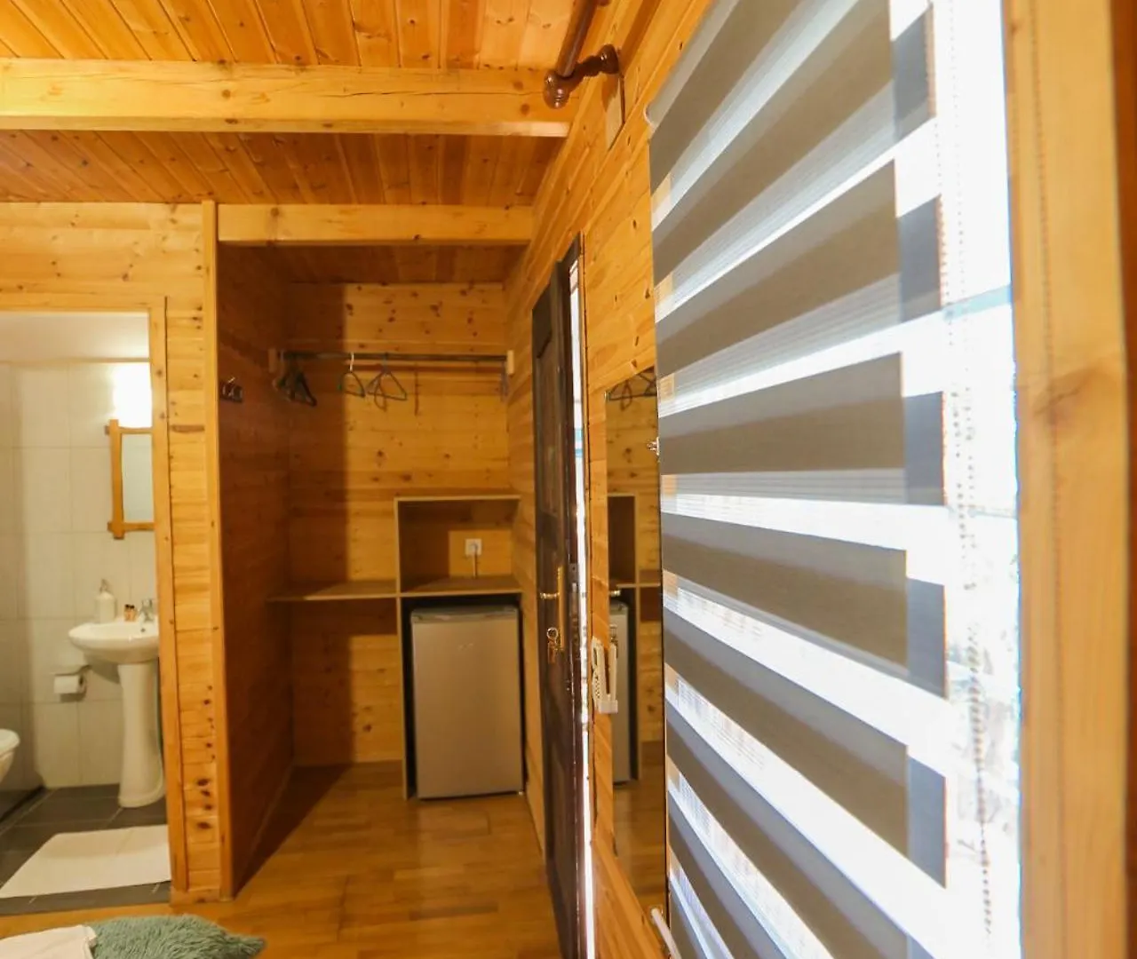 Holiwood Motel Himare 0*,  Albania