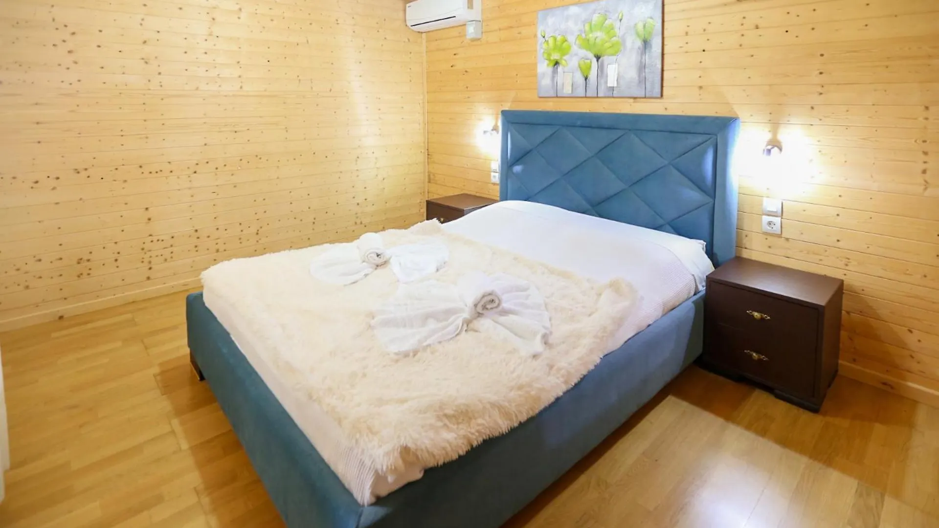 Holiwood Motel Himare